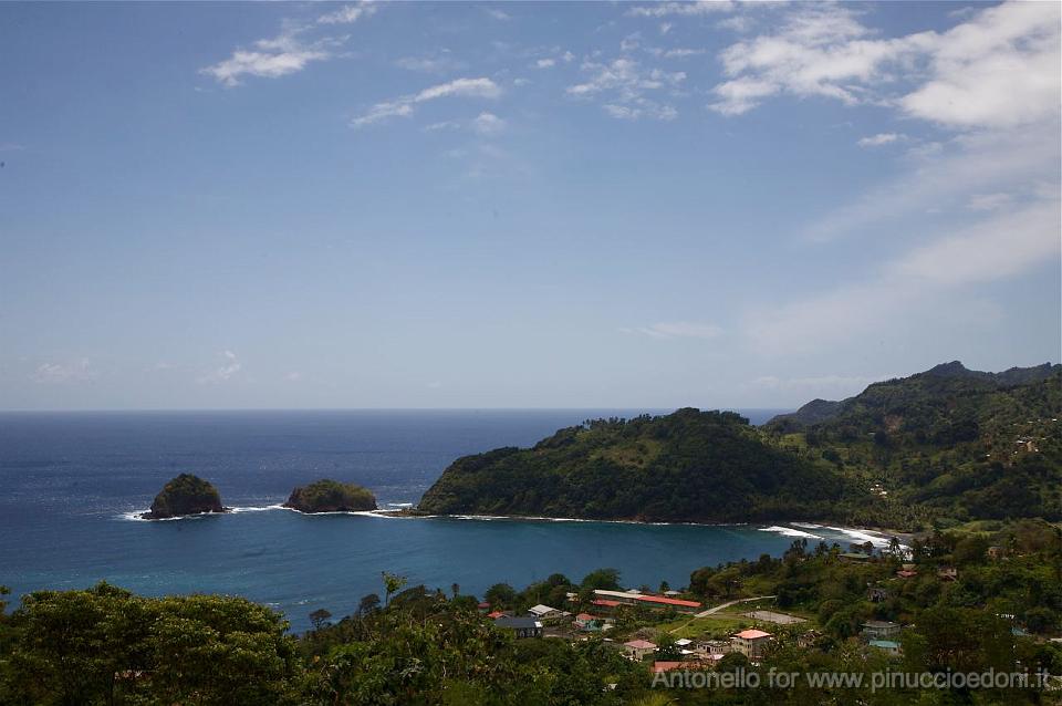 DOMINICA - Baia sull Atlantico.jpg
